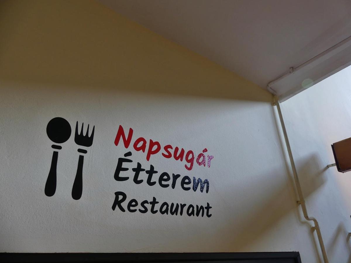 Napsugar Szallo Baja Exterior foto