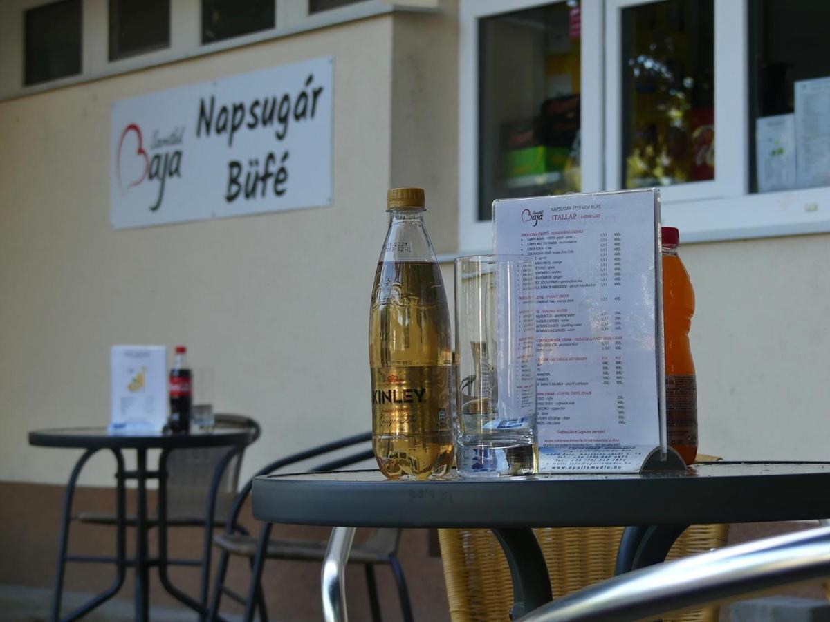 Napsugar Szallo Baja Exterior foto